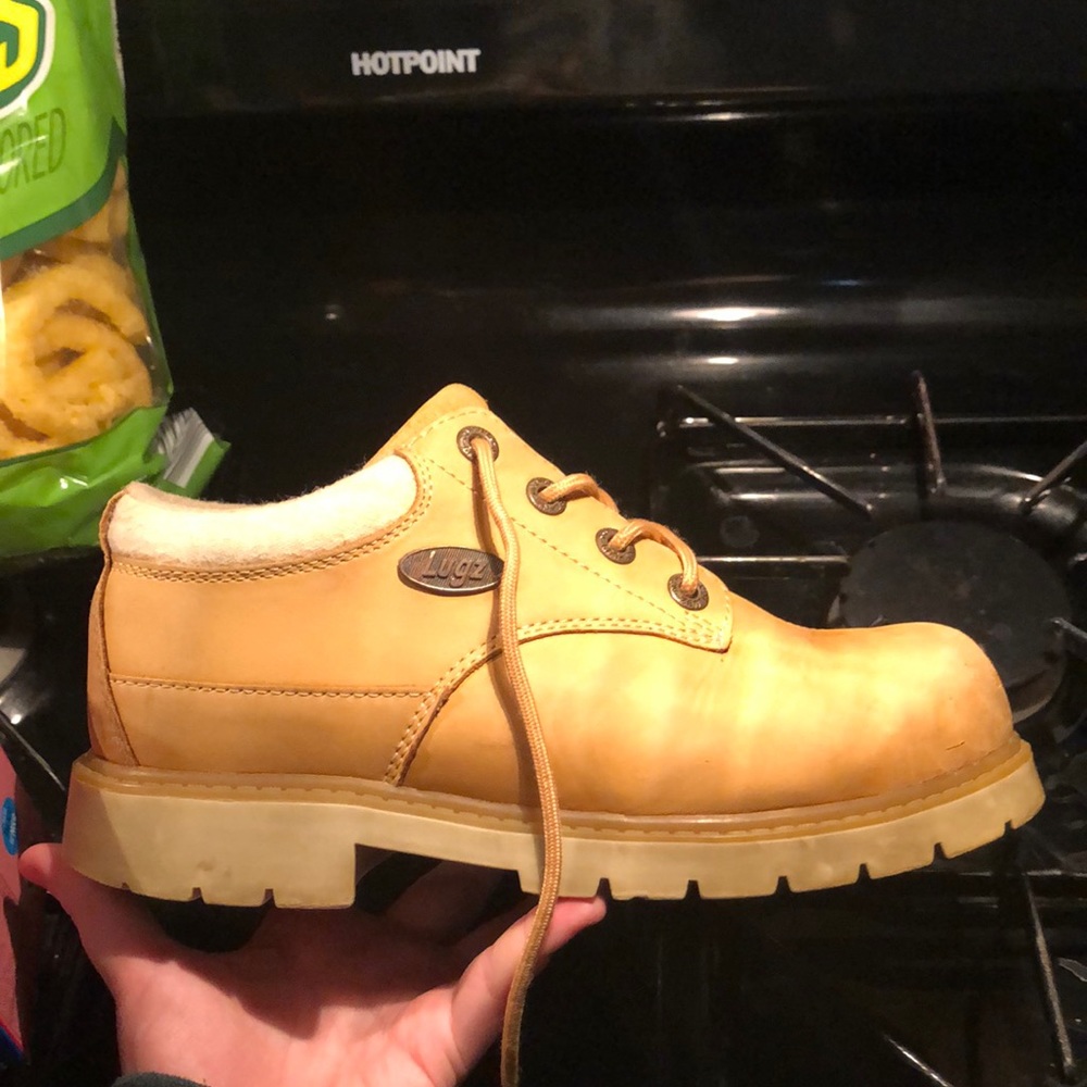 Lugz industrial work boots (Boys 4.5)